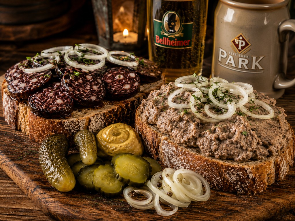 Rodalber Knerzel – dick belegtes Bauernbrot mit Blutwurst und Leberwurst